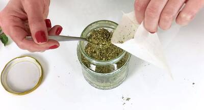 gruinding herbs 3