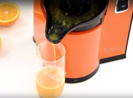 Sana-juicer-euj-808-orange-juice