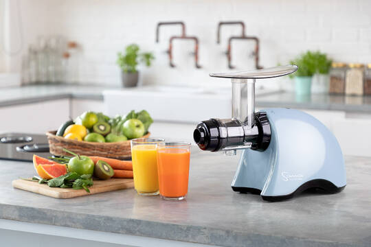 Sana Juicer EUJ-707 Blue lifestyle